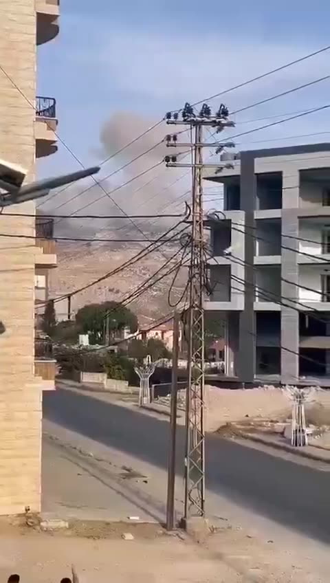 Moment of launching a series of airstrikes on the Jarmaq and Mahmoudiya areas in southern Lebanon