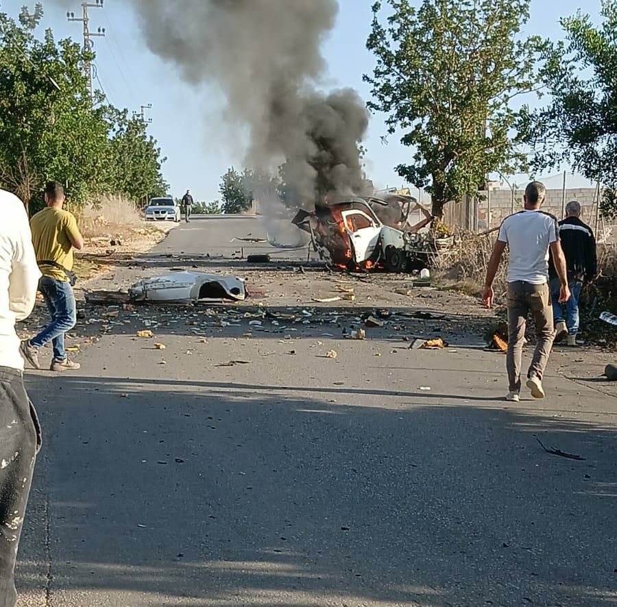 A drone strike targeted a car in the Ain al-Samahiyya area between Zawtar al-Sharqiya and Nabatieh al-Fawqa. Person anmed Kamel Qarnabash was killed in the strike that targeted a car on the Zawtar-Nabatieh road.