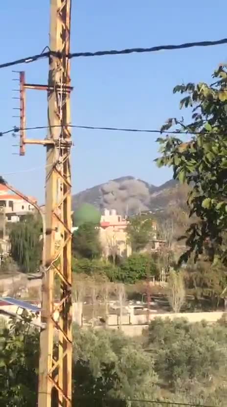 Video: Moment of the violent airstrikes on Jabour near homes