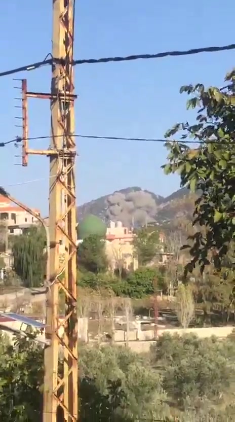 Video: Moment of the violent airstrikes on Jabour near homes