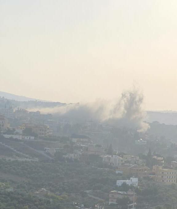 Ataques aéreos impactaron un edificio en la ciudad de Mahrouna, en el sur del Líbano.
