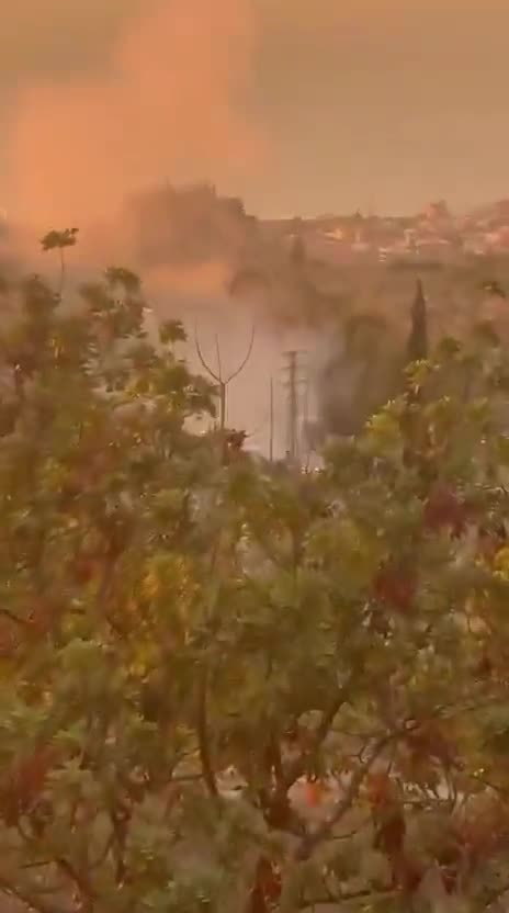 Hava saldırısı, İklim el-Harrub bölgesindeki Jadra-Siblin yolunu hedef aldı.