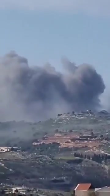 Video from the town of Ansar. Heavy airstrikes.
