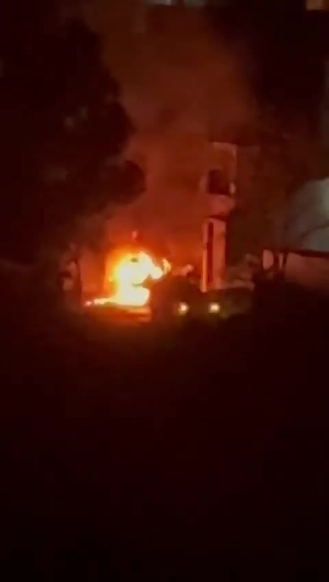 الطيران المسير المعادي استهدف سيارة في بلدة حاروف