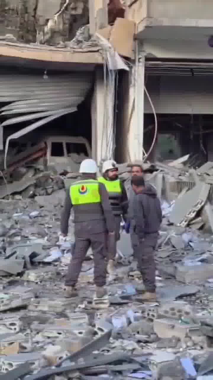 The aftermath of the Israeli airstrike that targeted the Al-Qard Al-Hasan building in Haboush