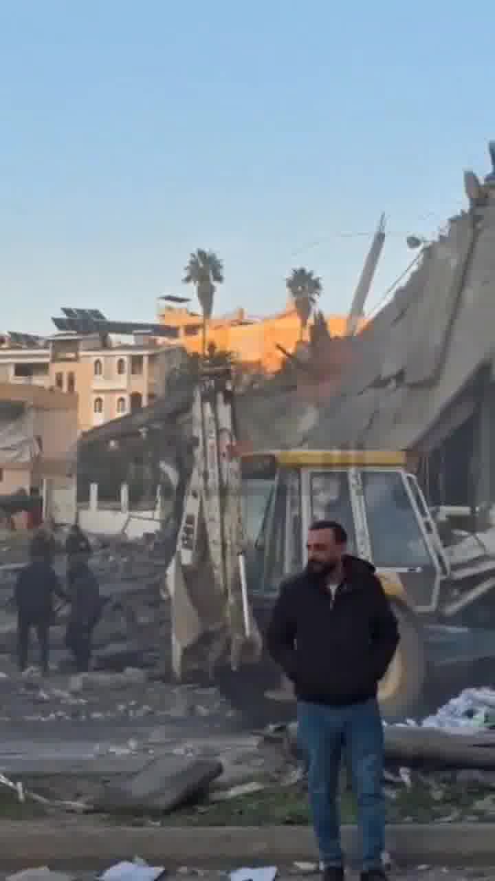 The aftermath of the Israeli airstrike that targeted the Al-Qard Al-Hasan building in Haboush