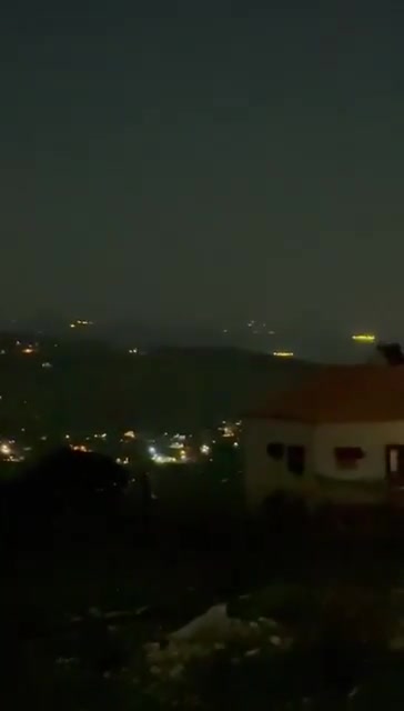 Israeli tanks attack the city of Khiam in southern Lebanon