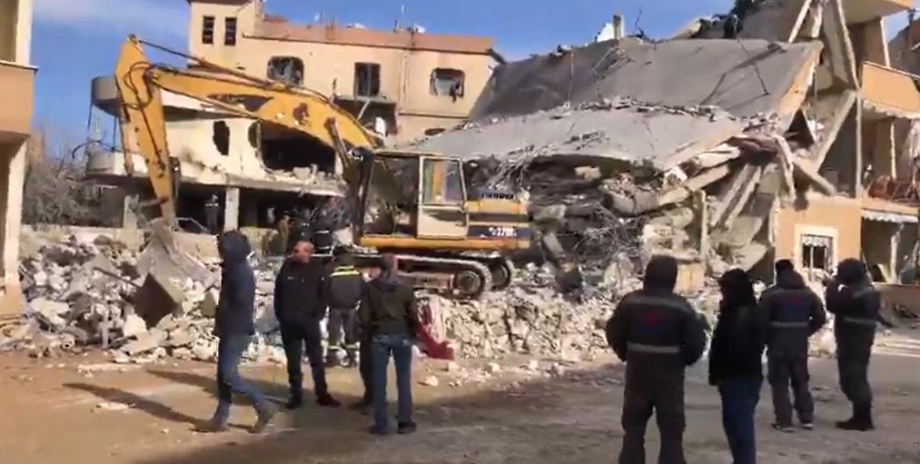 Israeli airstrike on a building geolocated in the Al-Asira neighborhood of Baalbek, Beqaa Valley, Lebanon, 34.013569, 36.221640.المشهد من مكان الاستهداف في بعلبك ليل أمس