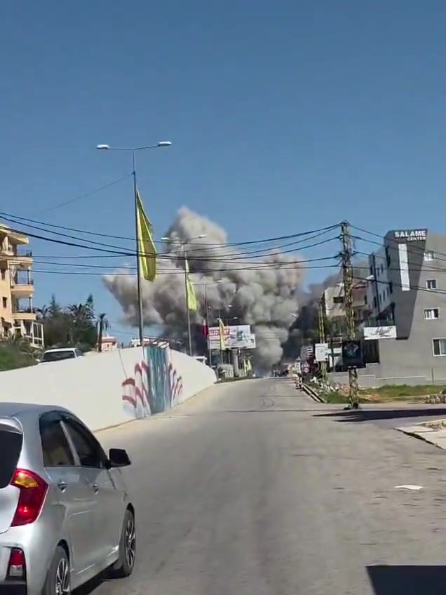 Israeli airstrike targets the vicinity of Kafr Rumman roundabout - Nabatieh