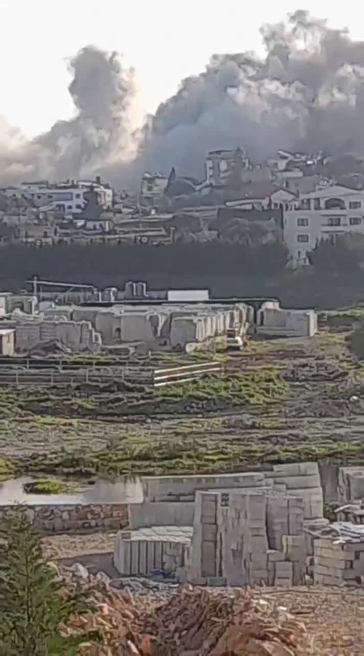 Video: Israeli airstrike targets the town of Kafr Tebnit in southern Lebanon
