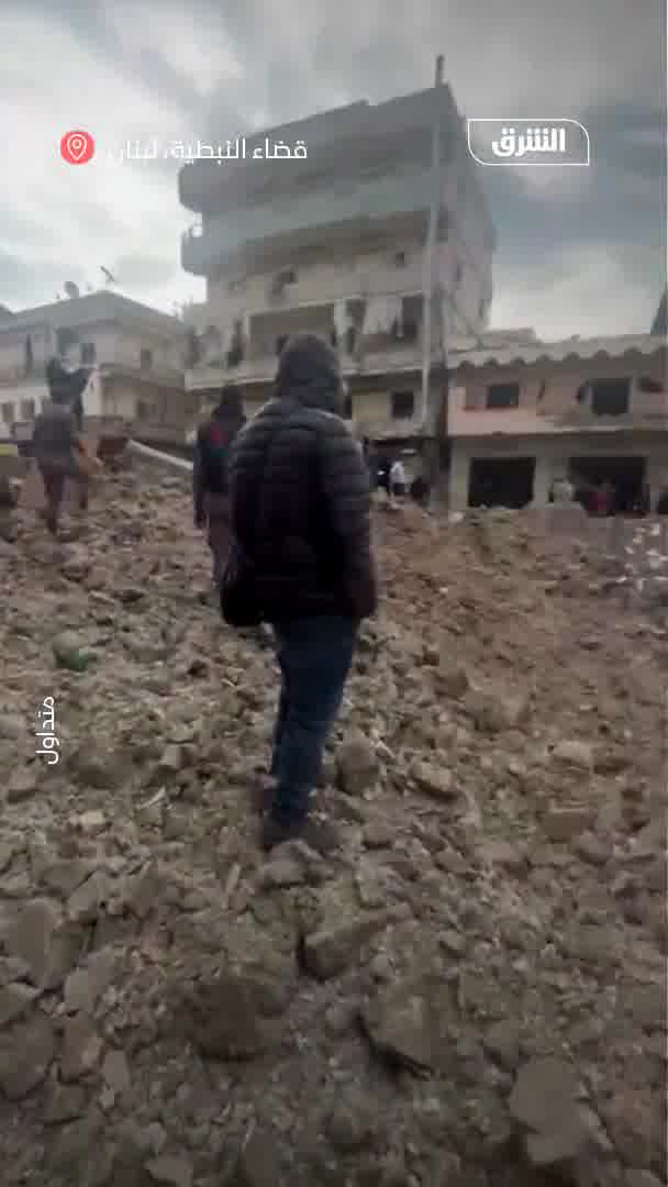 Footage circulating online shows some of the damage caused by an Israeli airstrike that targeted a house in the town of Jebchit in the Nabatieh district of southern Lebanon this morning, resulting in the death of six people, including four members of the same family, according to the National News Agency.