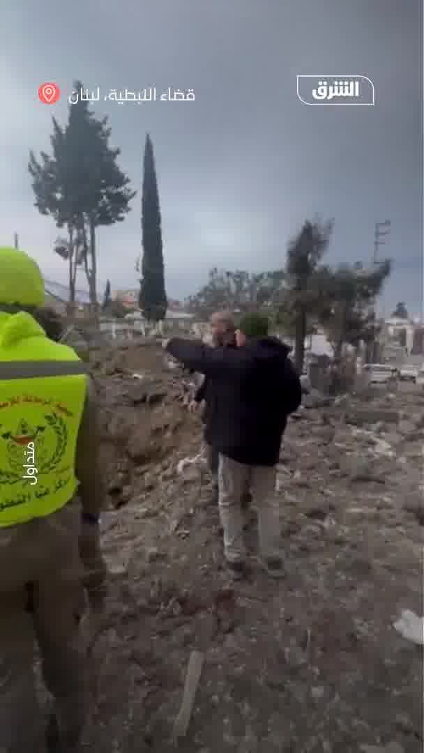 Footage circulating online shows some of the damage caused by an Israeli airstrike that targeted a house in the town of Jebchit in the Nabatieh district of southern Lebanon this morning, resulting in the death of six people, including four members of the same family, according to the National News Agency.