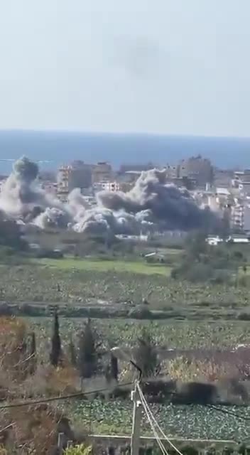 غارات جوية إسرائيلية مكثفة تستهدف مدينة صور في لبنان