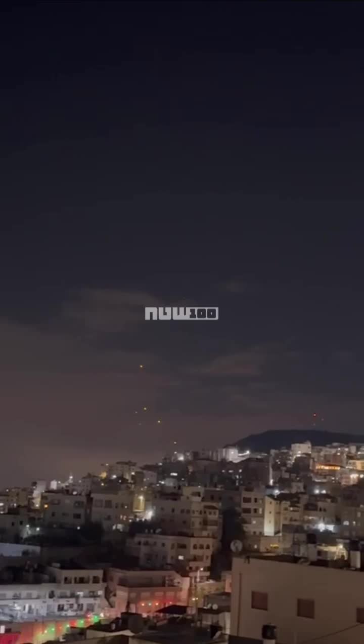 وابل من الصواريخ من لبنان باتجاه حيفا وكريات عطار، تم اعتراض بعض الصواريخ وسقط بعضها في مناطق مفتوحة