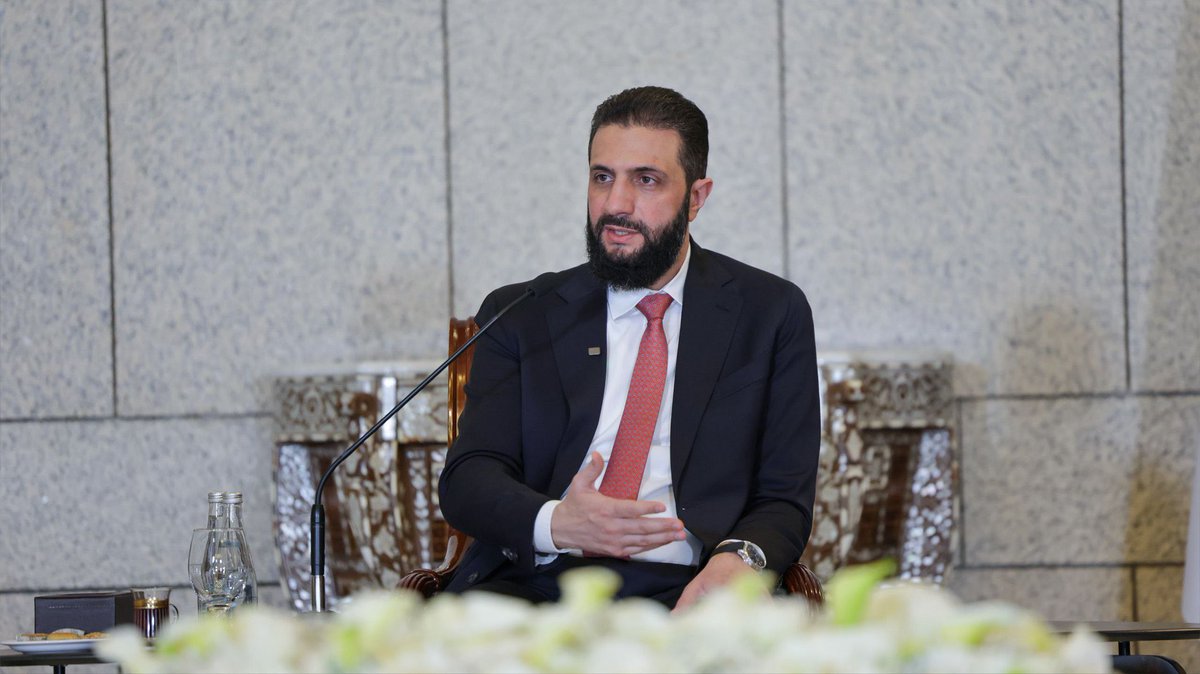 سوريا تفتح صفحة جديدة مع لبنان والسيد الرئيس أحمد الشرع يؤكد أن كل ما يحكى عن دخول الجيش السوري الى لبنان عار من الصحة وهو لضمان أمن وحدود سوريا حصراً