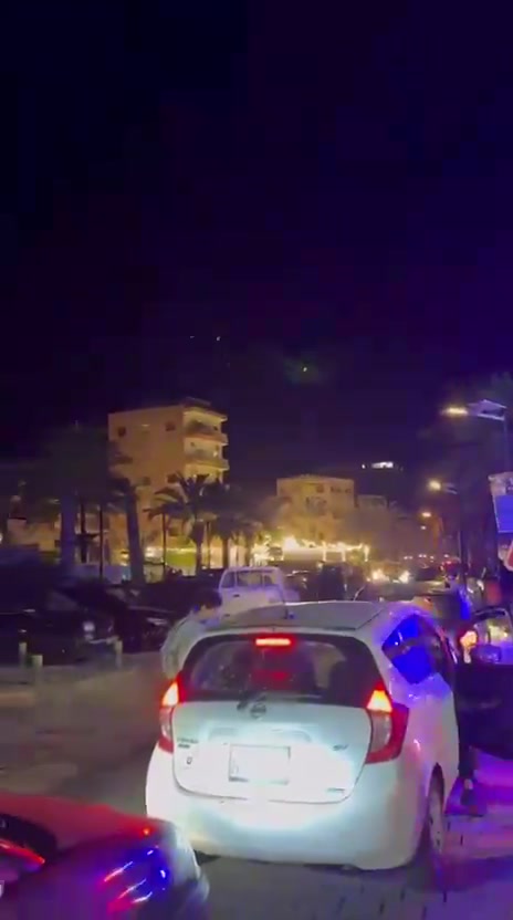 A video circulating online shows a large exodus of people in Tyre following Israeli threats.