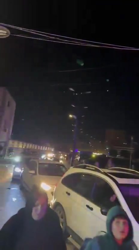 A video circulating online shows a large exodus of people in Tyre following Israeli threats.