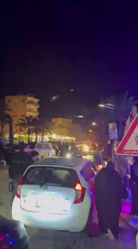 A video circulating online shows a large exodus of people in Tyre following Israeli threats.