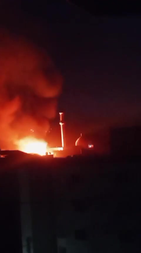 An airstrike targeted the Abbasieh intersection near Jall al-Bahr in the Tyre district.