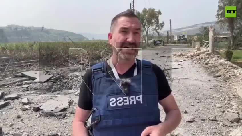 The moment RT correspondent Steve Sweeney and his cameraman were injured during the airstrike on the bridge in Qasmiyeh, southern Lebanon