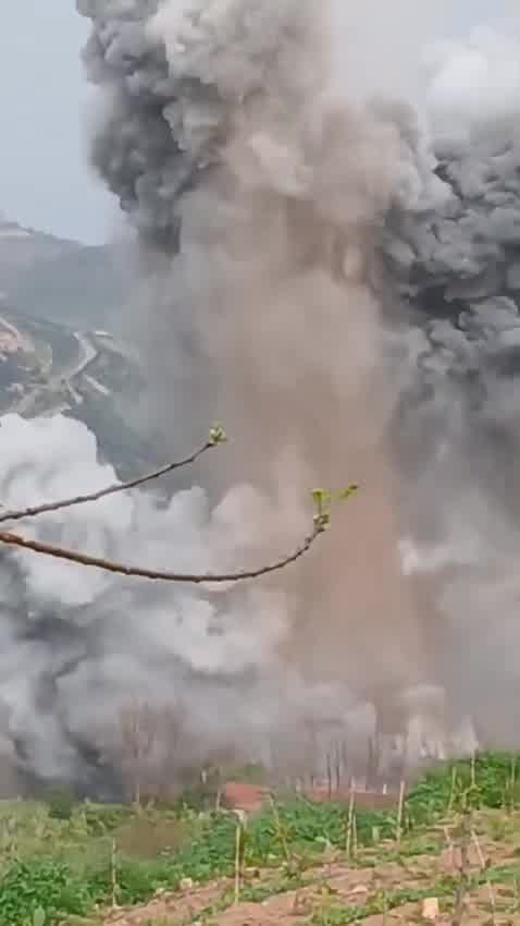 A video circulating online shows another angle of the violent Israeli airstrike that targeted the Qasmiyeh Bridge in southern Lebanon.