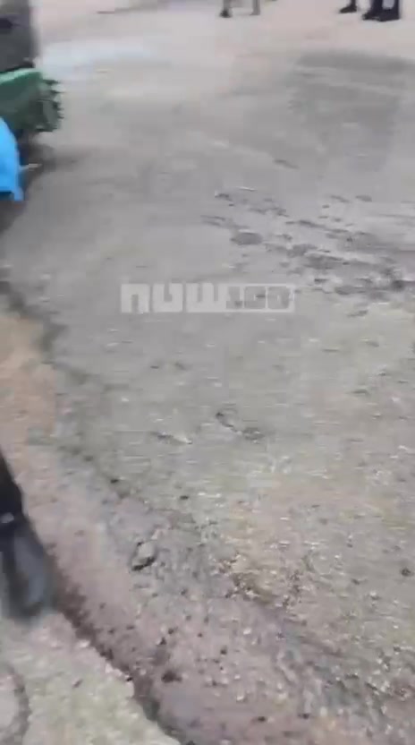 A man was seriously injured by a hit near a building in Kiryat Shmona following a barrage from Lebanon. This was reported by the MDA team that arrived at the scene.