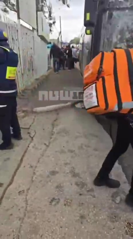 A man was seriously injured by a hit near a building in Kiryat Shmona following a barrage from Lebanon. This was reported by the MDA team that arrived at the scene.