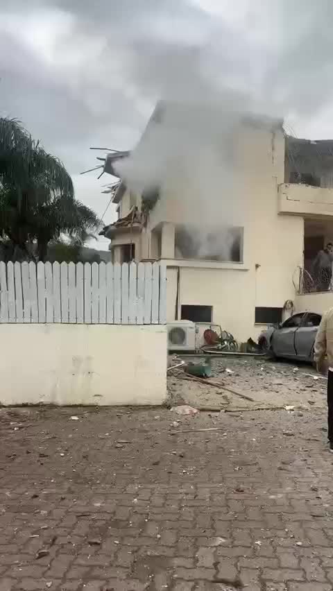 Video close to the targeted building in Kiryat Shmona