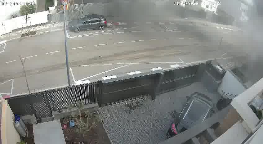 A projectile struck the northern city of Kiryat Shmona this morning without sirens sounding. Rescue services say the impact damaged a road, with shrapnel hitting nearby homes and cars. No injuries were caused.The Israeli army says it is investigating the incident.