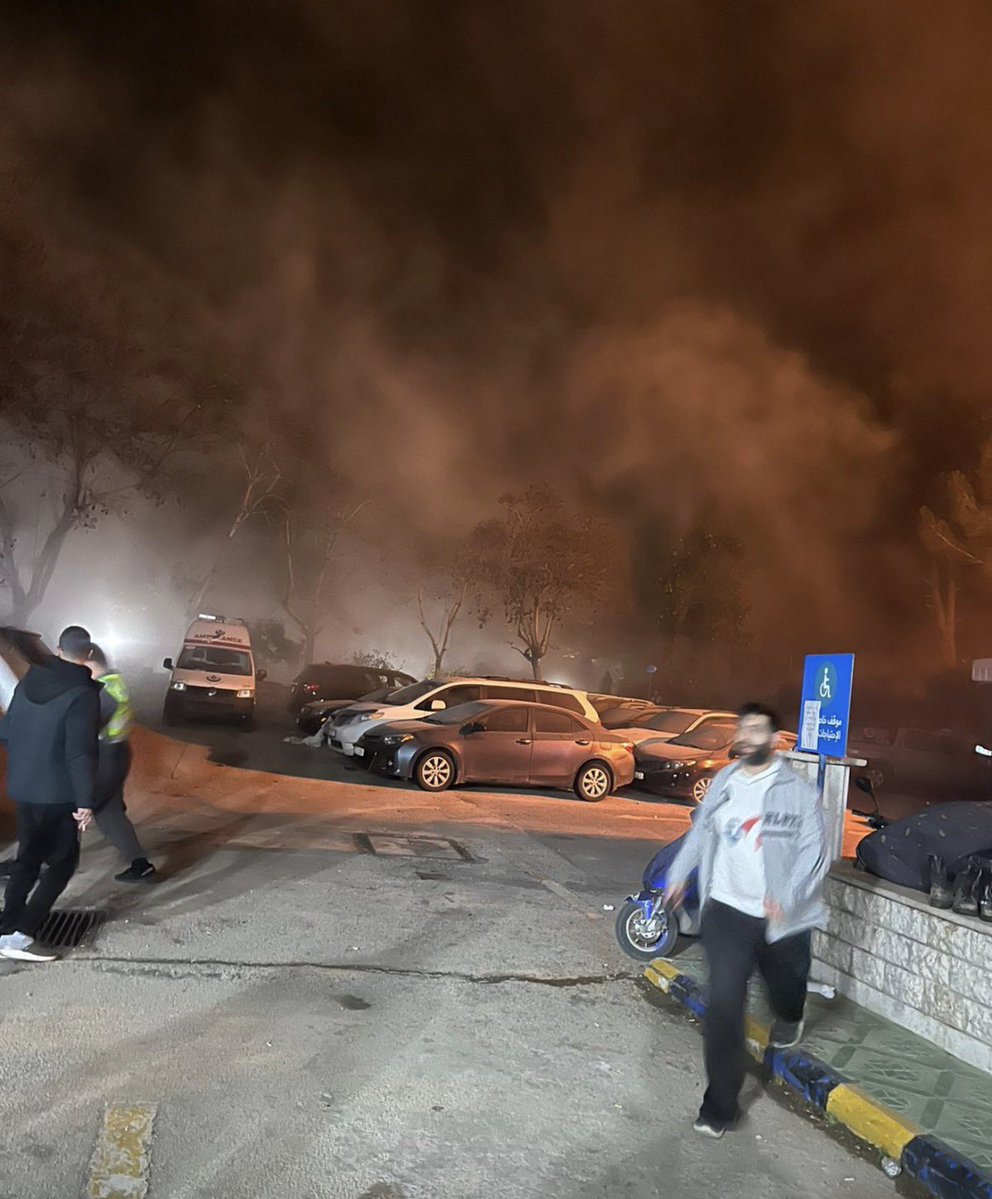 Israelischer Luftangriff soeben in der Nähe des Krankenhauses in Toul, Libanon