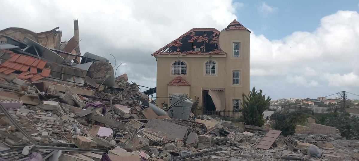 An airstrike targeted the town of Qaqaiyat al-Sanoubar in the Sidon district.