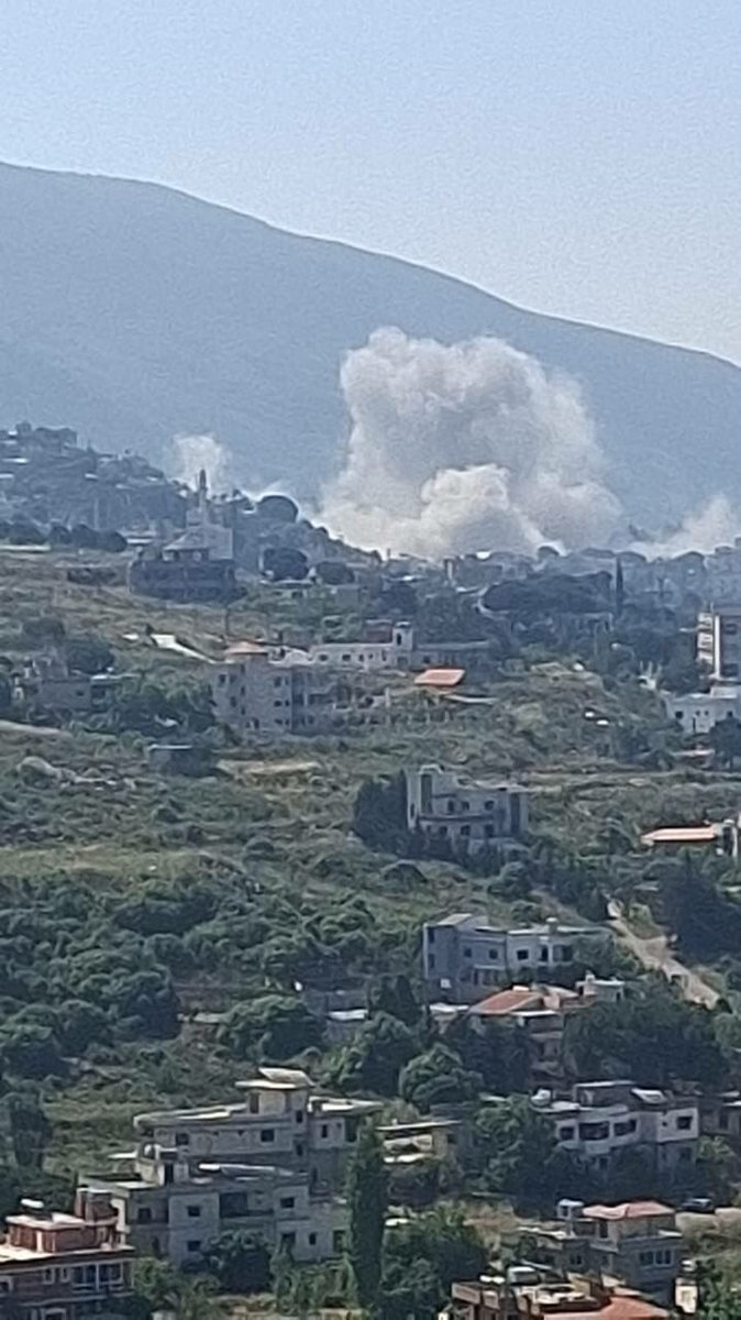 Two air raids on the towns of Arab Salim and Toulene in southern Lebanon