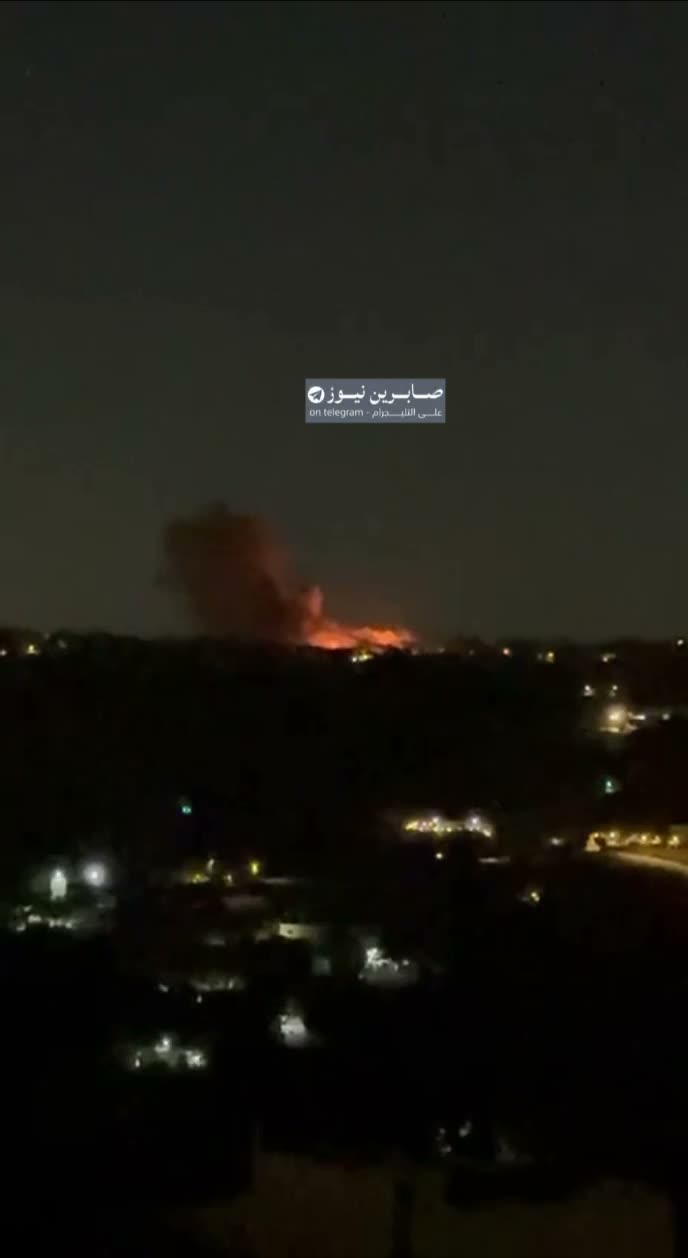 Die israelische Armee führte Bombenangriffe in der Stadt Beit Yahoun im Südlibanon durch, bei denen große Brände ausbrachen.